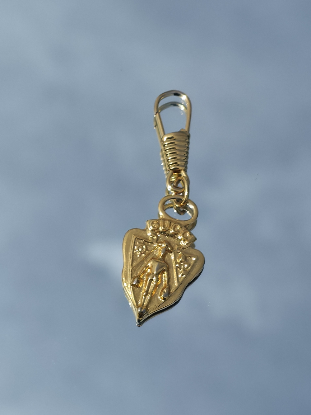 Vintage Gucci Knight Crest Shield Charm Gold Tone Zipper Pull Pendant Bag Fob